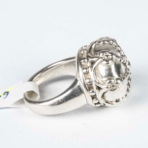 Anillo de Plata Hueco con Diseño Detallado - imagen 2