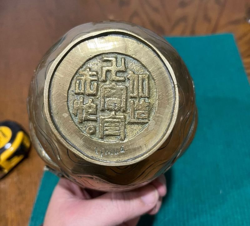 Antiguo Jarrón Chino de Bronce con Motivo Dragón - imagen 2