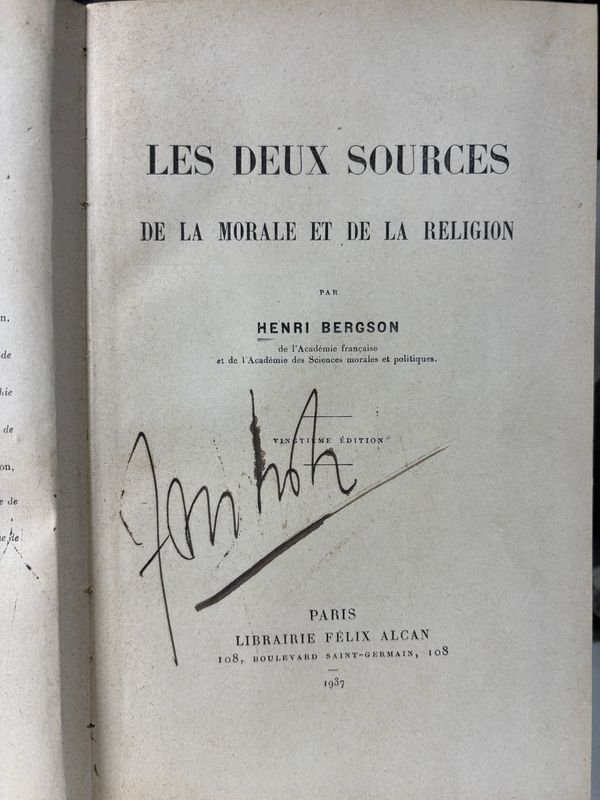 Libros de Henri Bergson y objetos decorativos - imagen 2