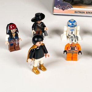Lote de Batimovil Batman Arkham Knight y Figuras Lego y Playmobil - imagen 3