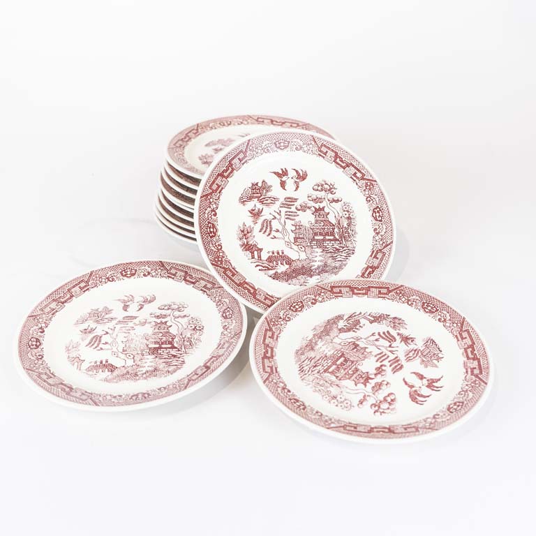 Lote siguiente: 12 Platos de loza argentina tipo willow (2 con mínimas cascaduras) - Medidas: 19cm 