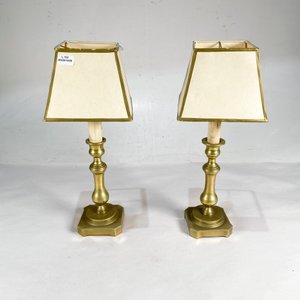 Lote siguiente: Par de Portavelas de Bronce con Pantallas