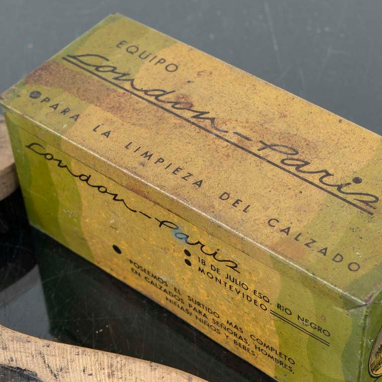 Kit de limpieza de zapatos con caja y cepillos - imagen 2