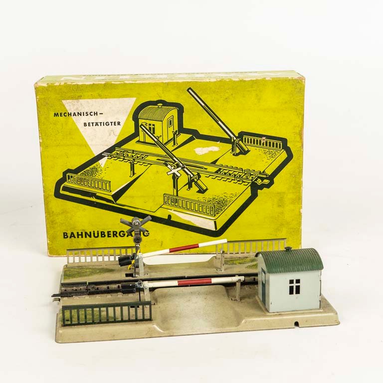 Paso de nivel mecánico Marklin para maquetas de tren made in Germany en su caja original.
