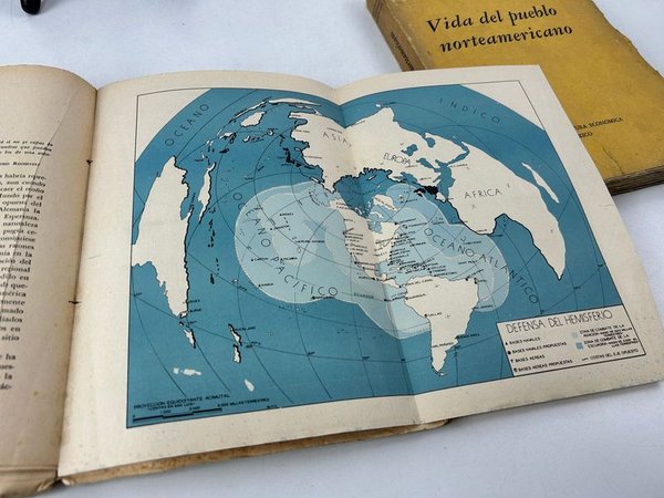 Libros sobre Estados Unidos con mapas y ilustraciones étnicas - imagen 7