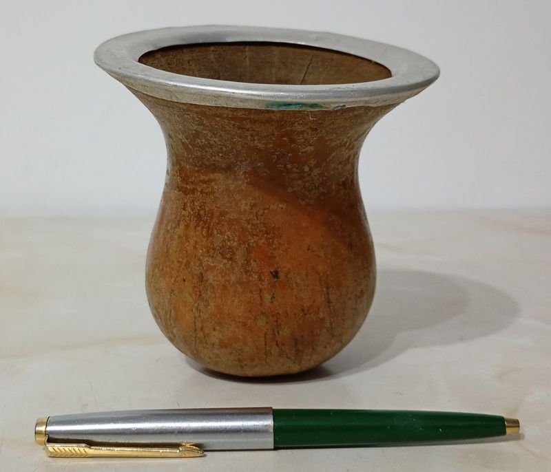 Lote siguiente: Mate hecho a partir de una calabaza seca con virola metálica