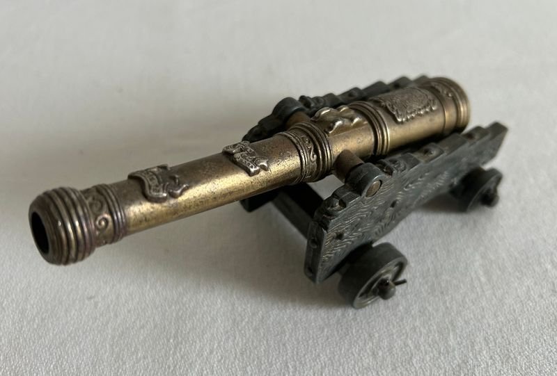 Réplica de Cañón Antiguo en Bronce y Metal