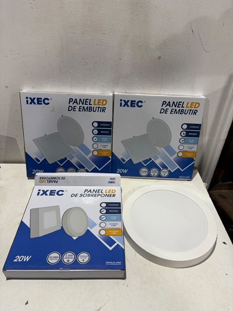 3 Plafones LED Ixec Panel de Embutir 20W Sin Uso