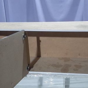 Mueble Aéreo Negro con 3 Puertas y Manijas Metálicas - imagen 2