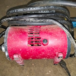 Lote de Herramientas: Bomba de Agua, Compresor de Pintar y Accesorios - imagen 4