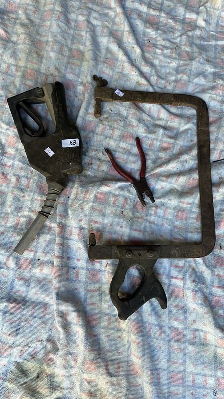 Lote siguiente: Pistola de Surtidor, Arco de Sierra y Una Pinza