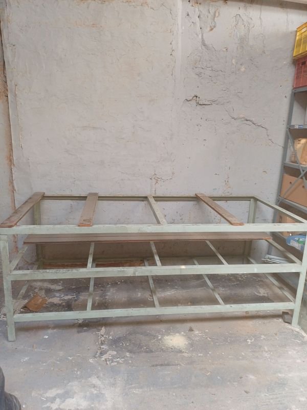 Mesa de Trabajo Estructura Hierro Ángulo 2.35m x 1m Profundidad
