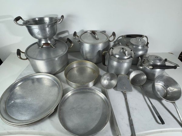Gran lote de aluminio de cocina en buen estado - imagen 1