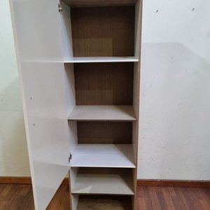 Mueble Vertical con Puerta y Estantes Abiertos - imagen 2