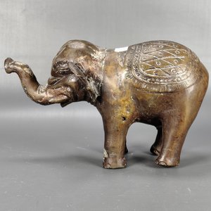 Elefante de Bronce Decorado con Detalles de Desgaste - imagen 7