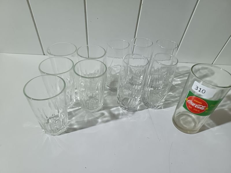 Lote de 11 Vasos de Vidrio Transparentes con Diseño