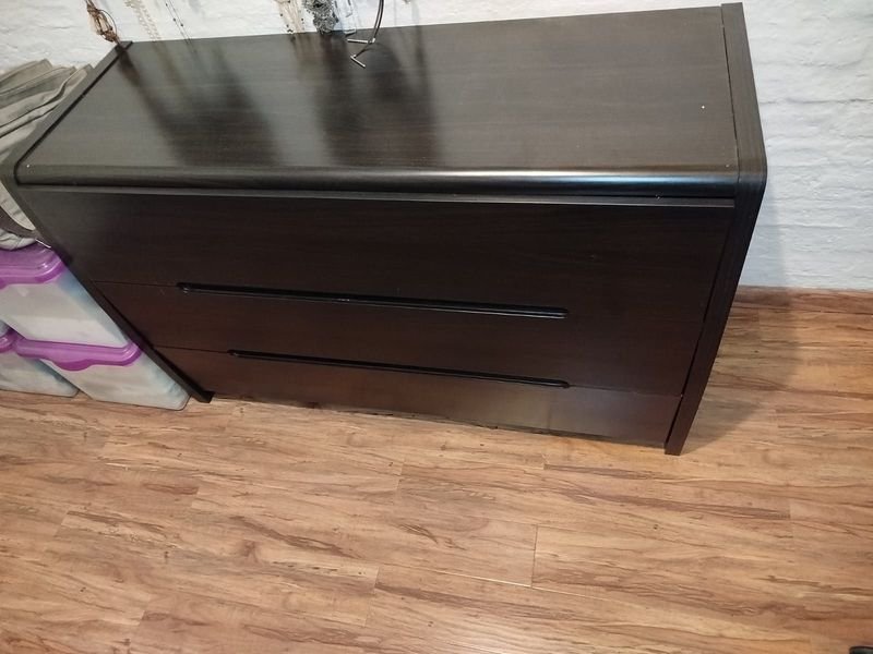 Comoda de madera maciza en buen estado - imagen 8