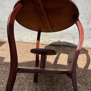 Mesa Auxiliar Redonda de Madera con Repisa Inferior - imagen 3