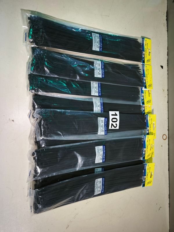 Set de 100 Precintos Negros de Nylon de 40 cm