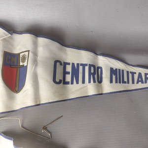 Dos Banderines Triangulares de Tela "Centro Militar" - imagen 2