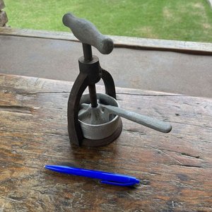 Prensa Antigua para Cítricos de Metal - imagen 7