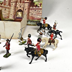 Set de Guerra con 17 Soldaditos de Plomo y Castillo Desplegable - imagen 7
