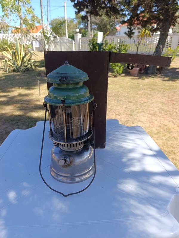 Farol antiguo en su caja de madera - imagen 2