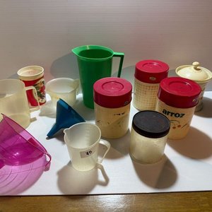 Lote anterior: Lote de Utensilios de Plástico para Cocina: Jarras, Medidores y Recipientes