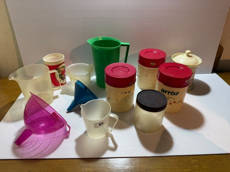 Lote de Utensilios de Plástico para Cocina: Jarras, Medidores y Recipientes