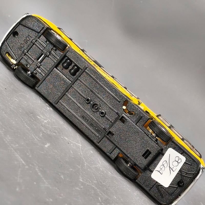 Modelo de Omnibus Leyland Route Master en escala 1/72 - imagen 8
