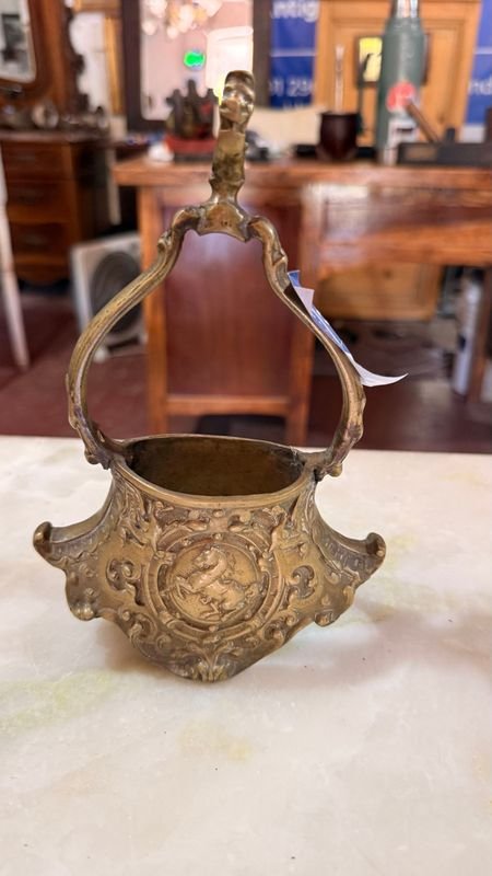 Estribo Campana De Bronce - Vaso de Bronce con Diseño Ornativo - imagen 1