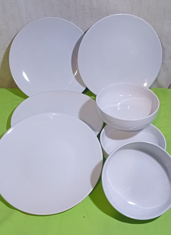 Set de 4 Platos Llanos Grandes y 4 Cazuelas de Porcelana Blanca - imagen 1