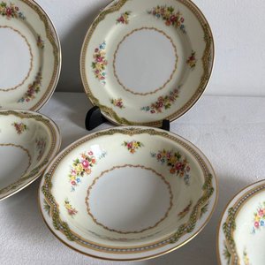 Juego de Vajilla Antigua: Platos Llanos y Hondos con Diseño Floral - imagen 4