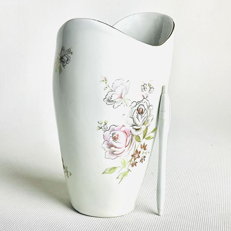 Vaso de porcelana vintage con diseño floral y filete dorado - imagen 2