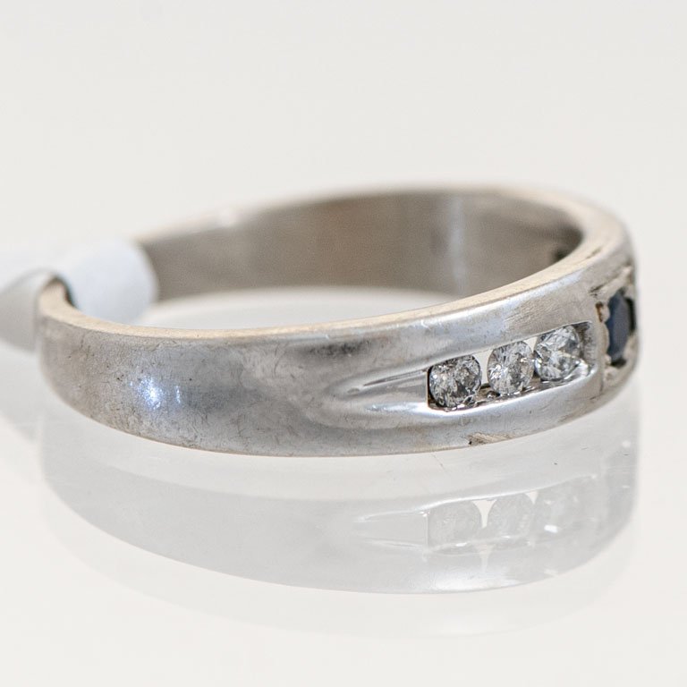 Anillo de oro con zafiro y brillantes - imagen 2