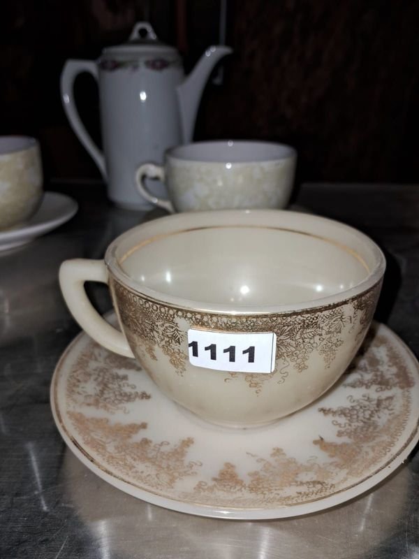 Lote de tazas de té y tetera en porcelana - imagen 2