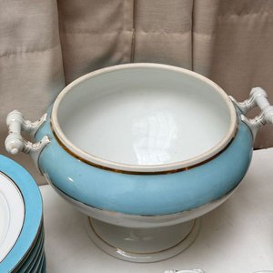 Juego de Porcelana Isabelina con Platos, Salsera y Cuenco - imagen 5