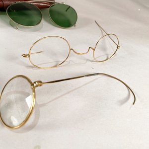 Lote de Armazones, Lentes y Estuches Vintage - imagen 2