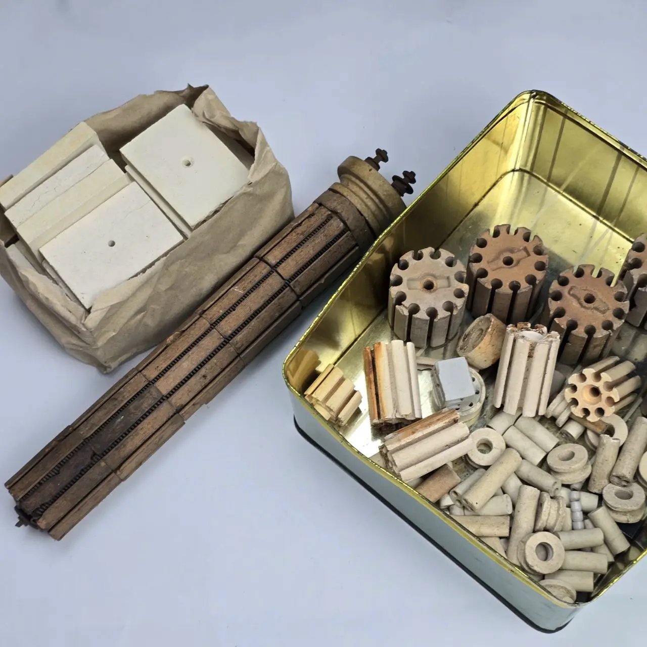 Item lote-45-resistencia-y-piezas-ceramicas - Image 1