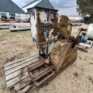 Lote siguiente: Ventilador Industrial Grande con Motor Eléctrico