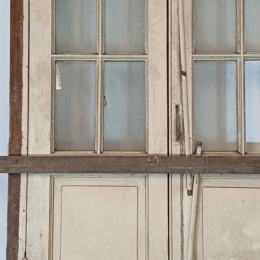 Puerta de madera con ventanas y marco - imagen 13