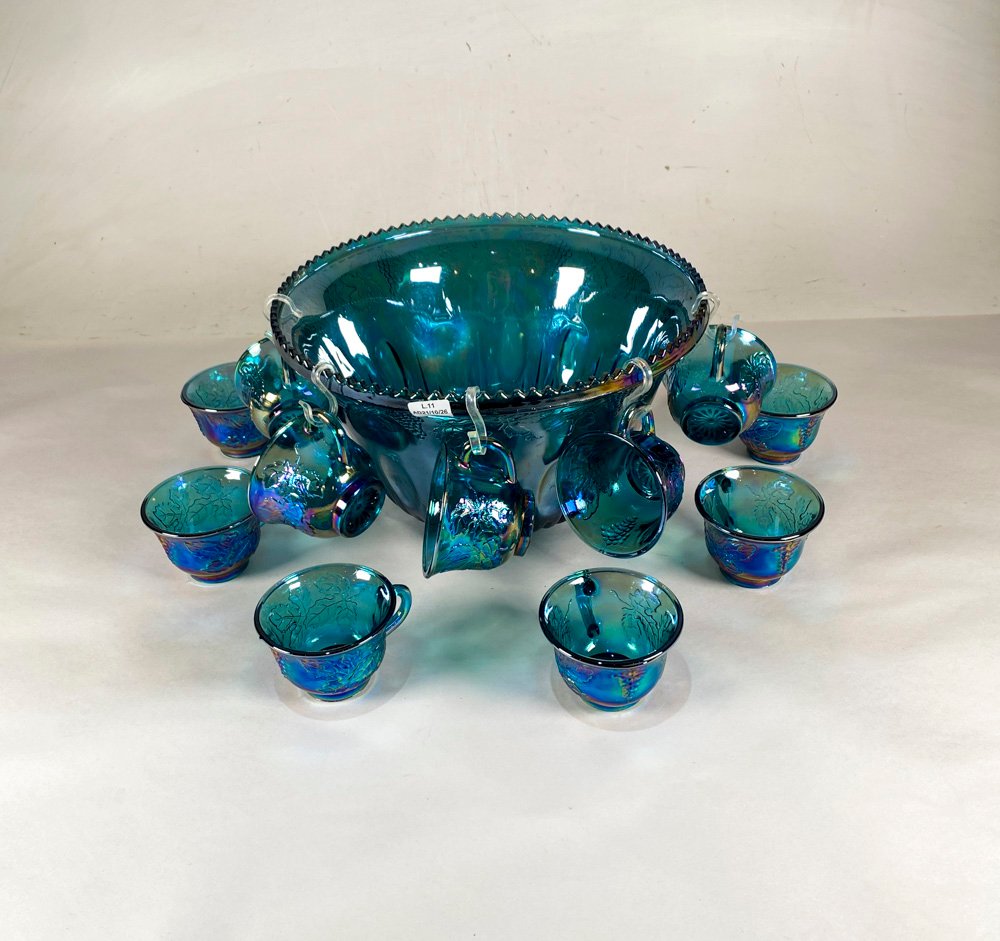 Ponchera Azul con 11 Tazas de Vidrio Iridescente con Diseño de Uvas