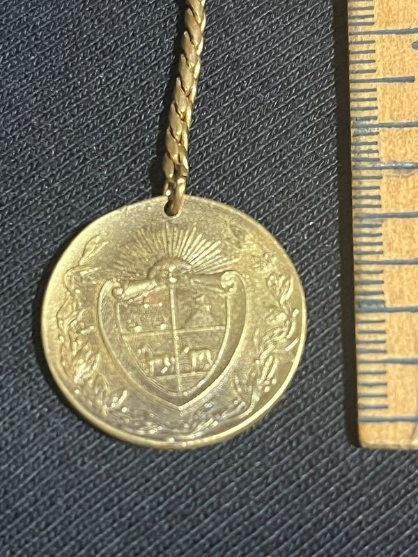 Llavero con Medalla de Aparicio Saravia y Escudo Nacional