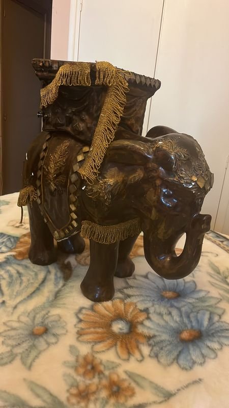Pedestal con forma de elefante decorativo - imagen 3