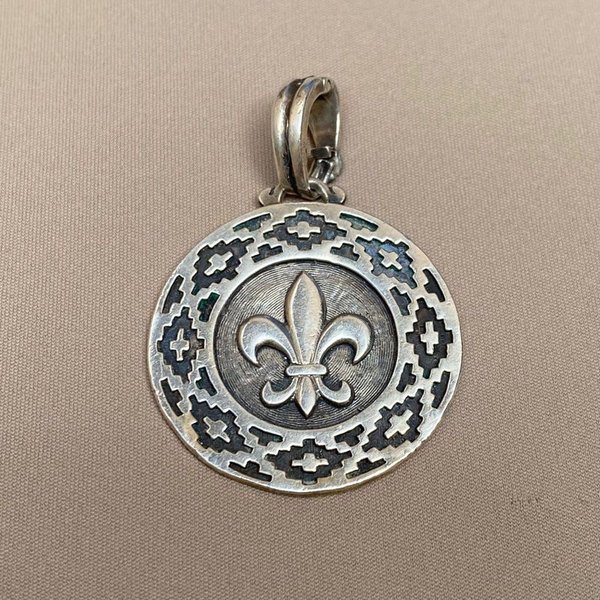 Colgante de Plata con Flor de Lis - imagen 1