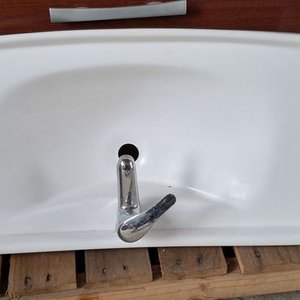 Bacha de Baño Blanca con Grifería - imagen 1