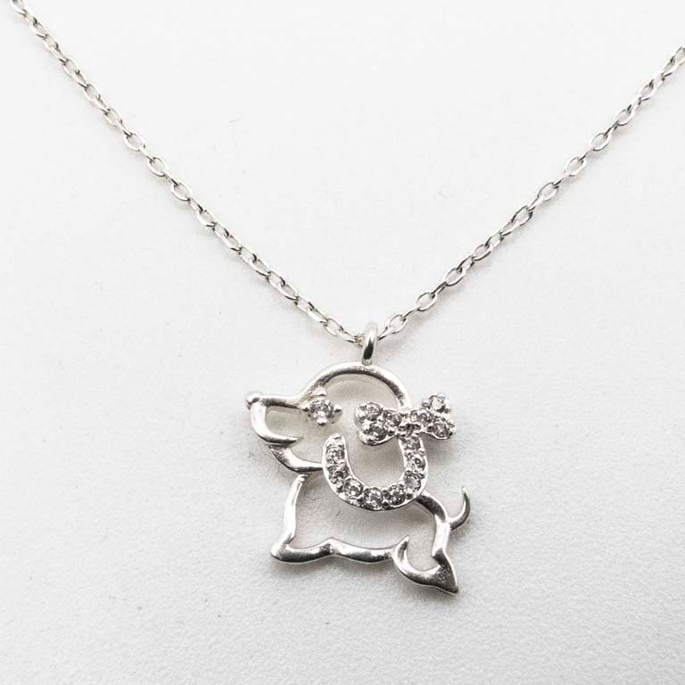 Cadena Fina de Plata con Dije de Perrito y Piedras