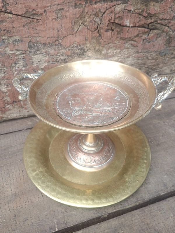Taza Decorativa Francesa Estilo Imperio con Relieve