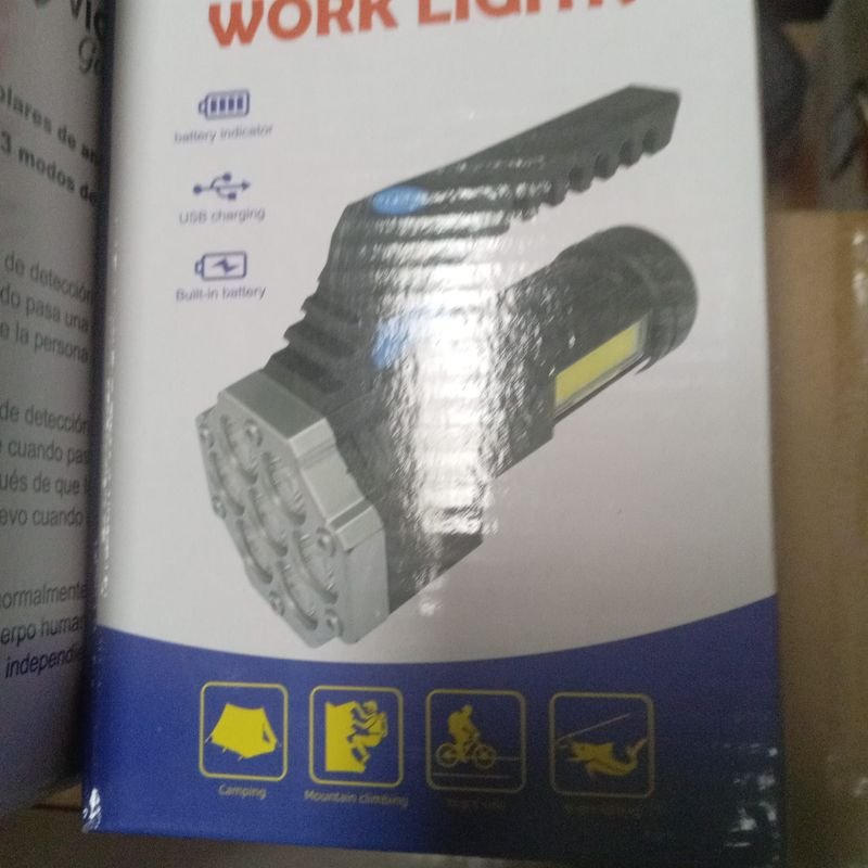 Linterna LED Recargable con Indicador de Batería