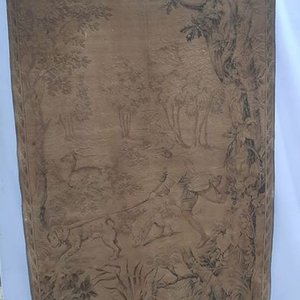 Lote anterior: Tapiz con Escena de Caza y Soporte de Madera